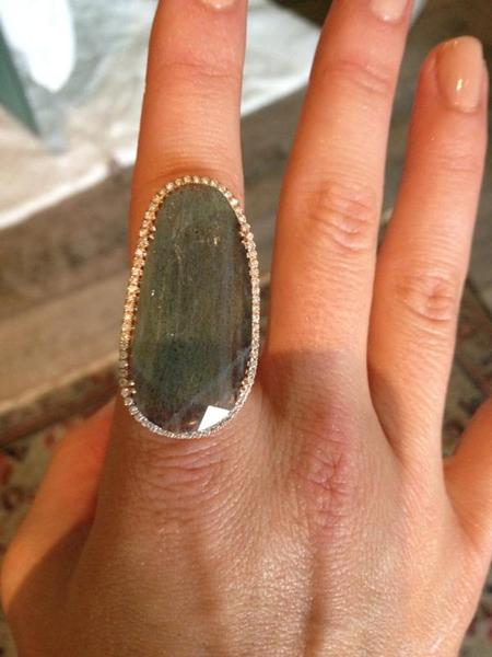 Extra Scoop: LeAnn Rimes Shows Off One-Year Anniversary Ring