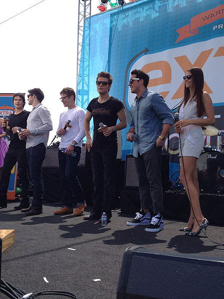 'Extra at Comic-Con': 'Vampire Diaries' Stars Ian and Nina Talk '50 Shades of Grey'