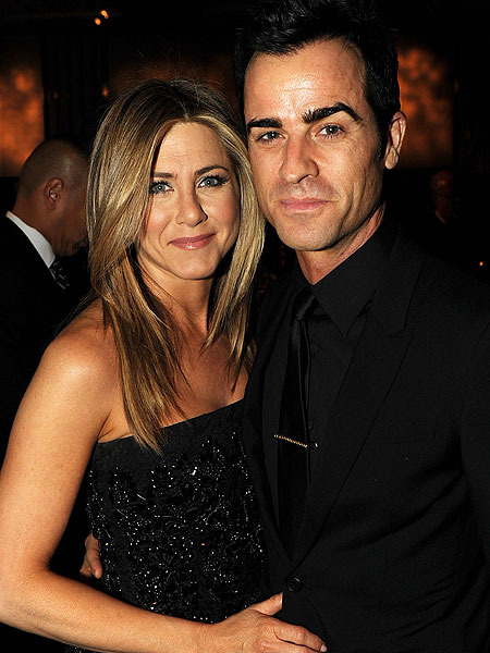 Extra Scoop: Jennifer Aniston Engagement Ring Details
