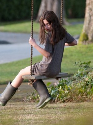 Extra Scoop: 'The Possession' Scares Up Winning Box Office Debut