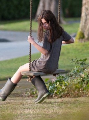 Extra Scoop: 'The Possession' Scares Up Winning Box Office Debut