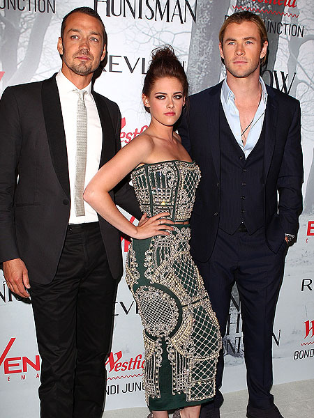 Extra Scoops: Rupert Sanders Calls Kristen Stewart 'Flawless' on DVD Commentary