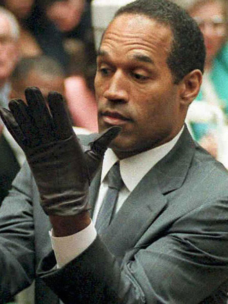 Johnnie Cochran's Widow Outraged at O.J. Simpson Prosecutor
