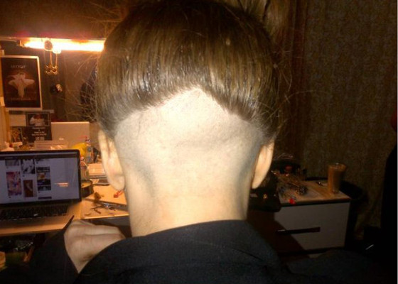 Extra Scoop: Lady Gaga Shaves the Back of Her Head