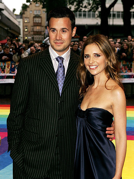 Extra Scoop: Sarah Michelle Gellar Gives Birth to a Baby Boy!