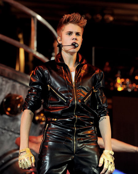 Extra Scoop: SWAT Team Descends on Justin Bieber’s Home After 911 Prank