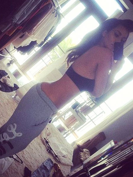 Extra Scoop: Kim Kardashian Shows Off Her Toned Tummy