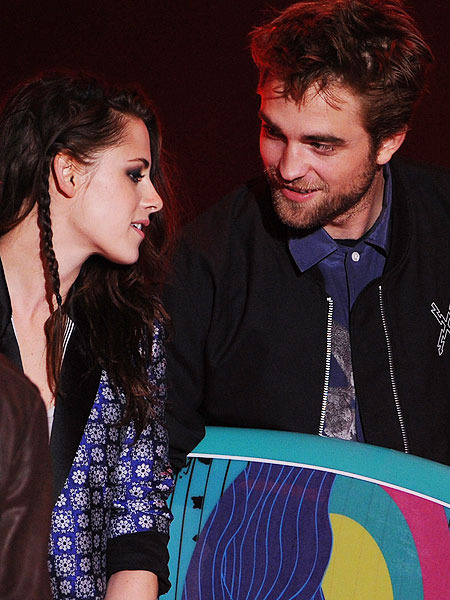 Robert Pattinson and Kristen Stewart Spend Halloween Together... in Masks