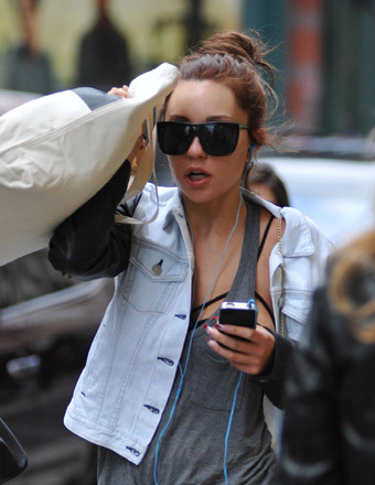Is That Amanda Bynes Jumping on a Trampoline?