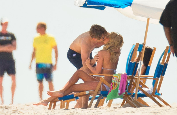 Pics! Kate Upton’s Bikini Makeout Session in the Hamptons