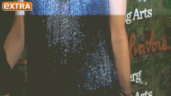 101813_extra_gwen_stefani_baby_bump