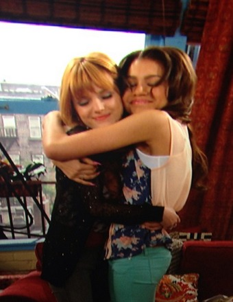 Disney Star Bella Thorne Says Bye to 'Shake It Up'