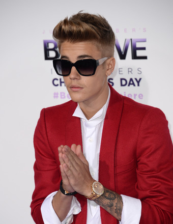 Naked Pics and Drug Talk? What Is on Justin Bieber's Phone?