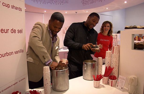 Ice Cream Scoop-Off! Michael Strahan vs. 'Extra's' AJ Calloway