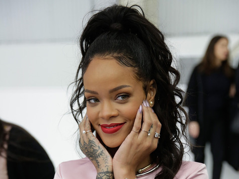 Teen Offended by Rihanna's Tweets About Her #PromBat Outfit