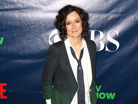 Extra Scoop: Sara Gilbert Is Pregnant!