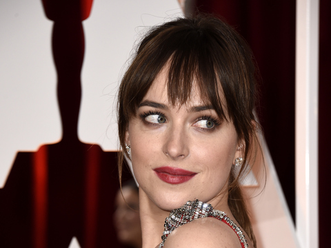 'Fifty Shades' of Red Hot! Dakota Johnson's Wow-Worthy Oscars Look