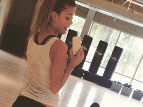 Extra Scoop: Nina Agdal Splits Pants, Shows Off Bare Booty at Gym