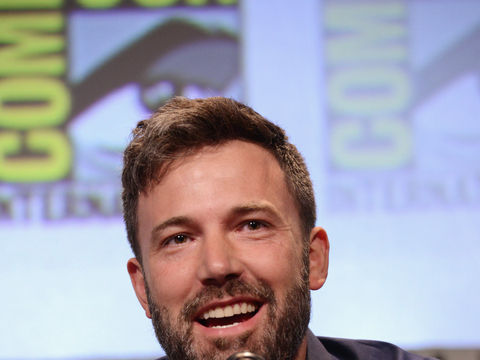 Ben Affleck Still Wearing His Ring at Comic-Con!