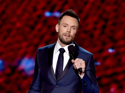 Joel McHale Makes Hilarious Tiger Woods Joke during ESPYs Monologue
