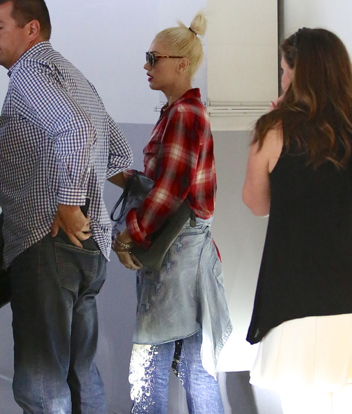 Gwen Stefani Continues to Wear Wedding Ring After Divorce News