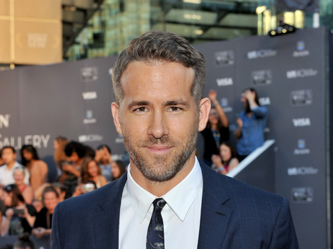 Ryan Reynolds' Father Dies; Actor Asks Fans to Donate to Parkinson's ...
Ryan Reynolds