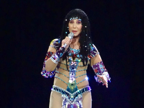 Extra Scoop: New Celebrity Feud? Cher Bashes Kate Hudson's Fabletics Line
