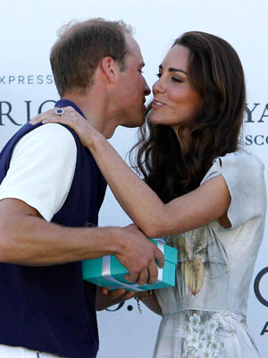 Getty Images william-kate-kiss.jpg
