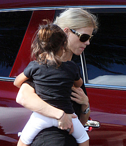 wife not wearing wedding ring