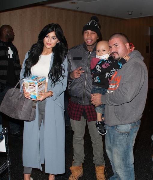 rumored couple tyga & kylie jenner totally pay it forward!