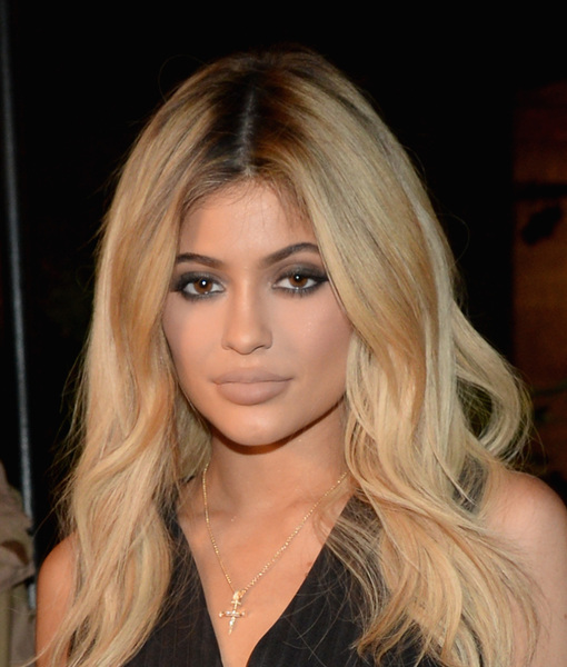 kylie jenners hair violently yanked at chris brown concert